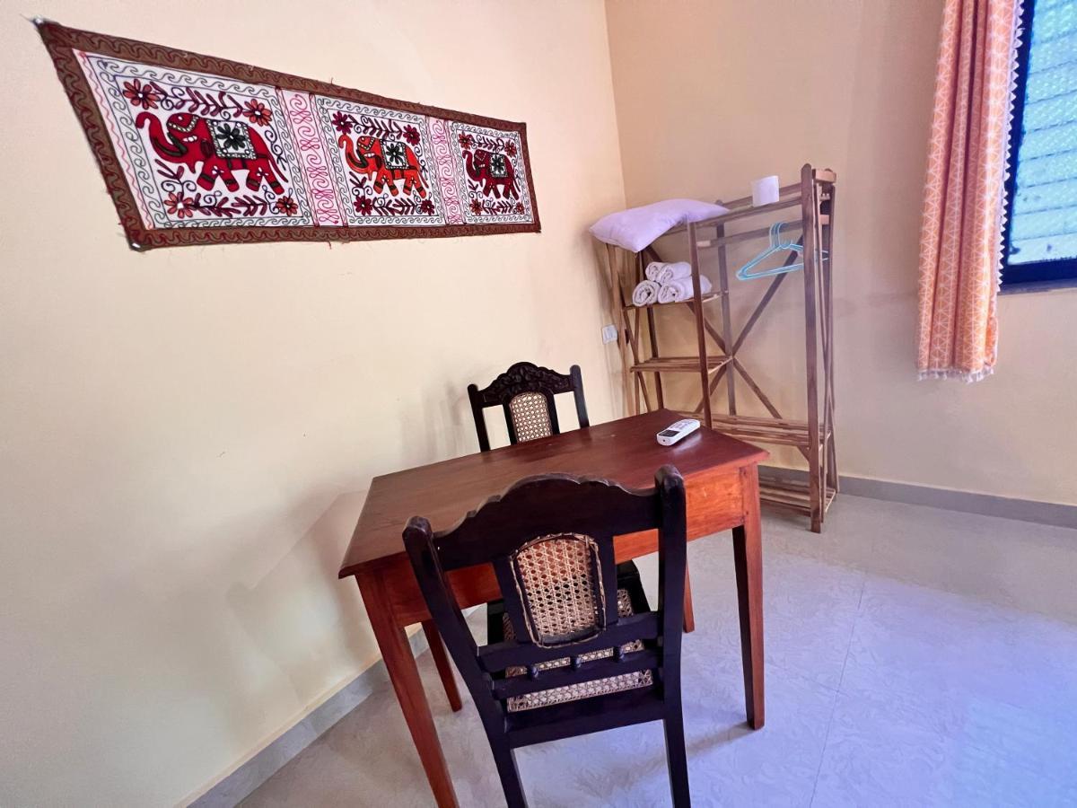 Kyel Villa Guest House อารัมบล ภายนอก รูปภาพ